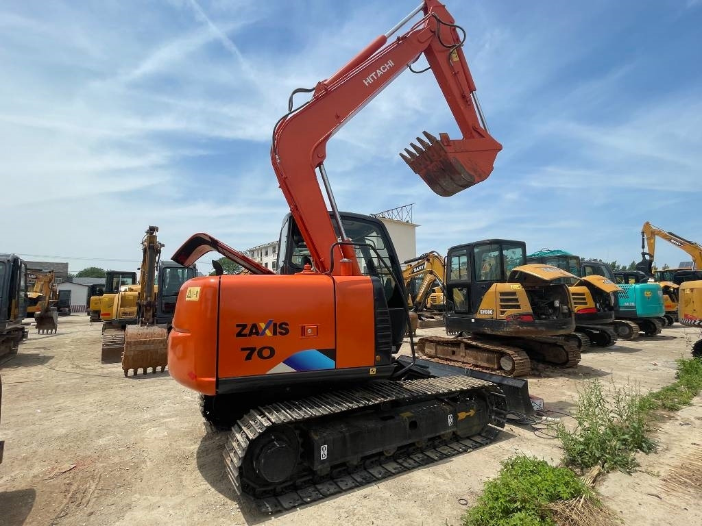 Hitachi ZX 70 - Ekskavator mini: gambar 1 Hitachi ZX 70 - Ekskavator mini: gambar 1