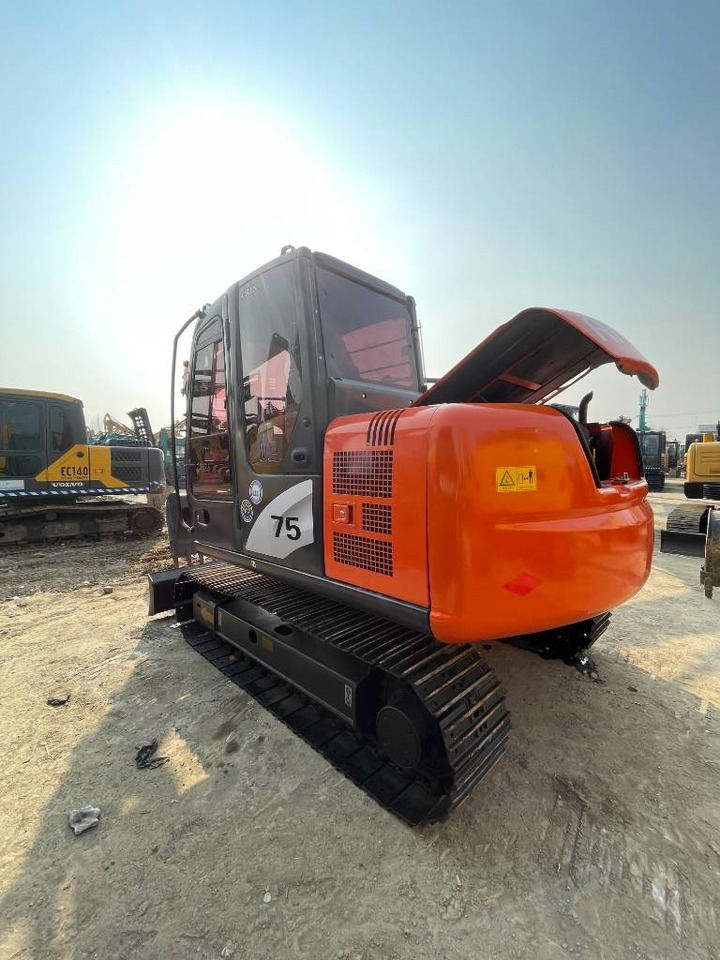 Hitachi ZX 75 - Ekskavator perayap: gambar 3 Hitachi ZX 75 - Ekskavator perayap: gambar 3