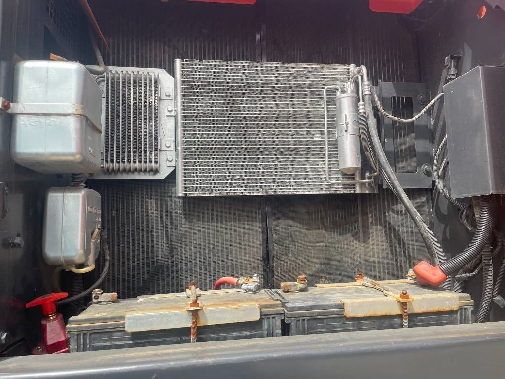 Hitachi ZX240 - Ekskavator perayap: gambar 3 Hitachi ZX240 - Ekskavator perayap: gambar 3
