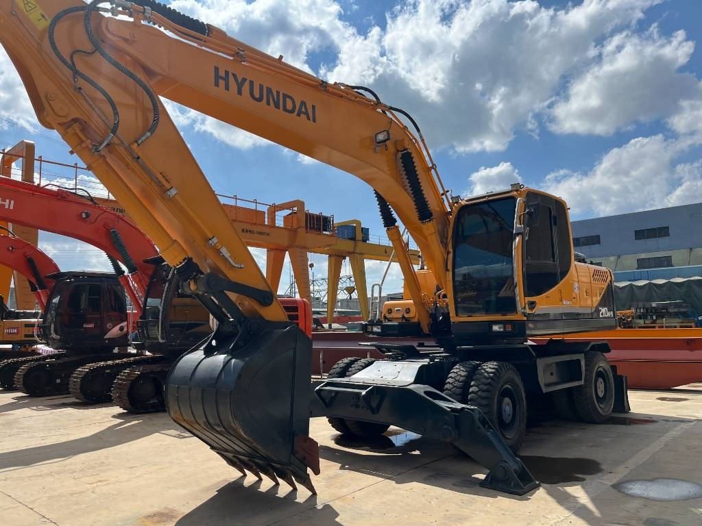 Hyundai R210W - Ekskavator roda: gambar 2 Hyundai R210W - Ekskavator roda: gambar 2