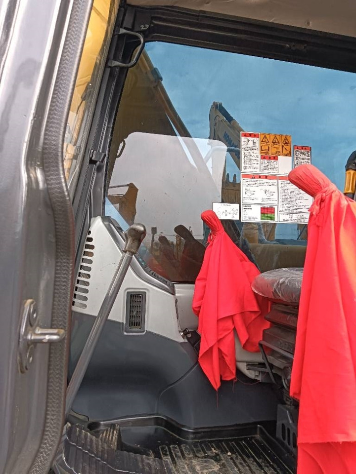 Komatsu PC 130 - Ekskavator perayap: gambar 4 Komatsu PC 130 - Ekskavator perayap: gambar 4