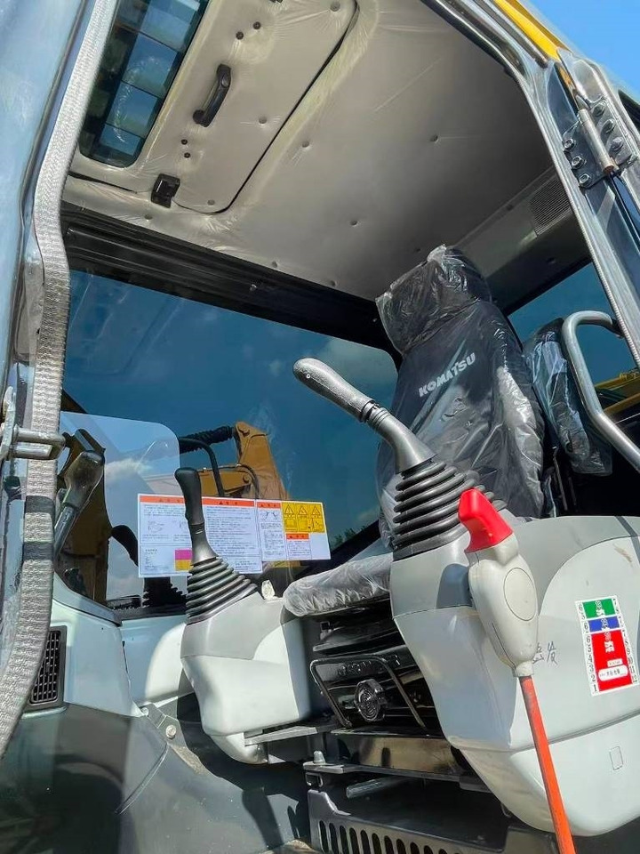 Komatsu PC 130 - Ekskavator perayap: gambar 4 Komatsu PC 130 - Ekskavator perayap: gambar 4