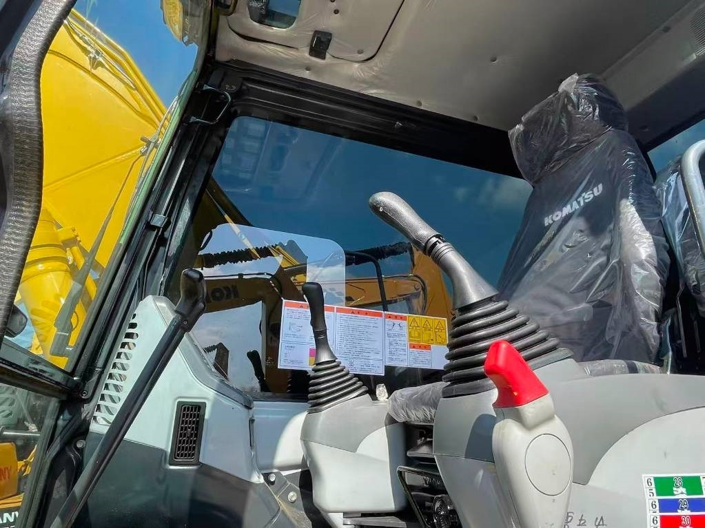 Komatsu PC 130 - Ekskavator perayap: gambar 2 Komatsu PC 130 - Ekskavator perayap: gambar 2