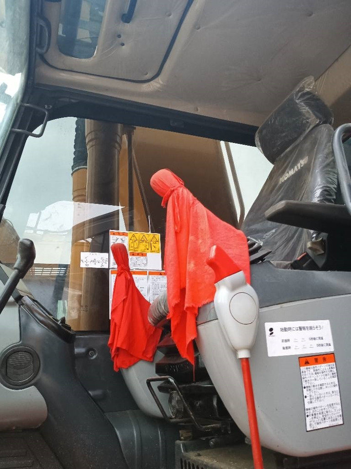 Komatsu PC 220-8 - Ekskavator perayap: gambar 5 Komatsu PC 220-8 - Ekskavator perayap: gambar 5