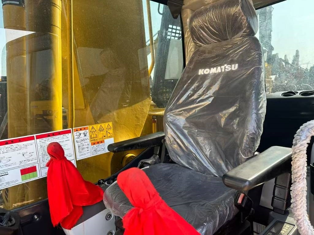 Ekskavator perayap Komatsu PC 240: gambar 7