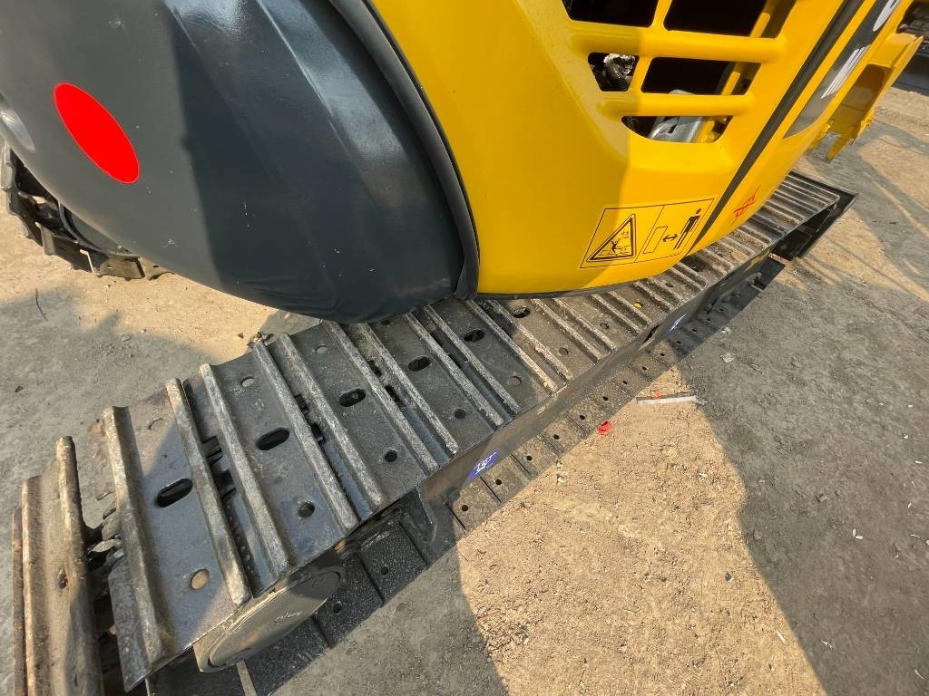 Komatsu PC 30 - Ekskavator perayap: gambar 4 Komatsu PC 30 - Ekskavator perayap: gambar 4