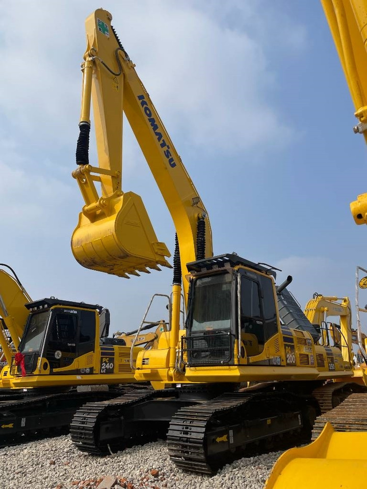 Komatsu PC220 - Ekskavator perayap: gambar 1 Komatsu PC220 - Ekskavator perayap: gambar 1