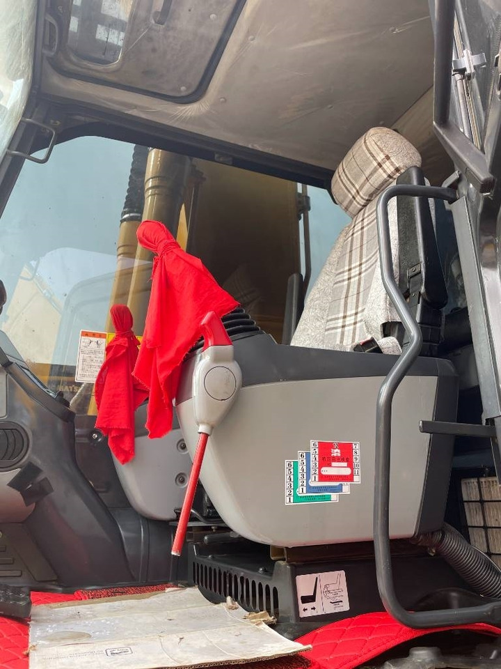Komatsu PC220 - Ekskavator perayap: gambar 2 Komatsu PC220 - Ekskavator perayap: gambar 2