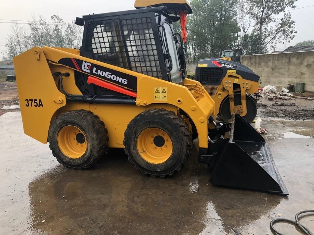 Liugong 375 B - Skid steer: gambar 1 Liugong 375 B - Skid steer: gambar 1