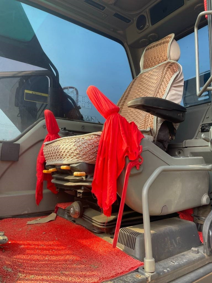 Ekskavator perayap Volvo EC 210: gambar 6 Ekskavator perayap Volvo EC 210: gambar 6