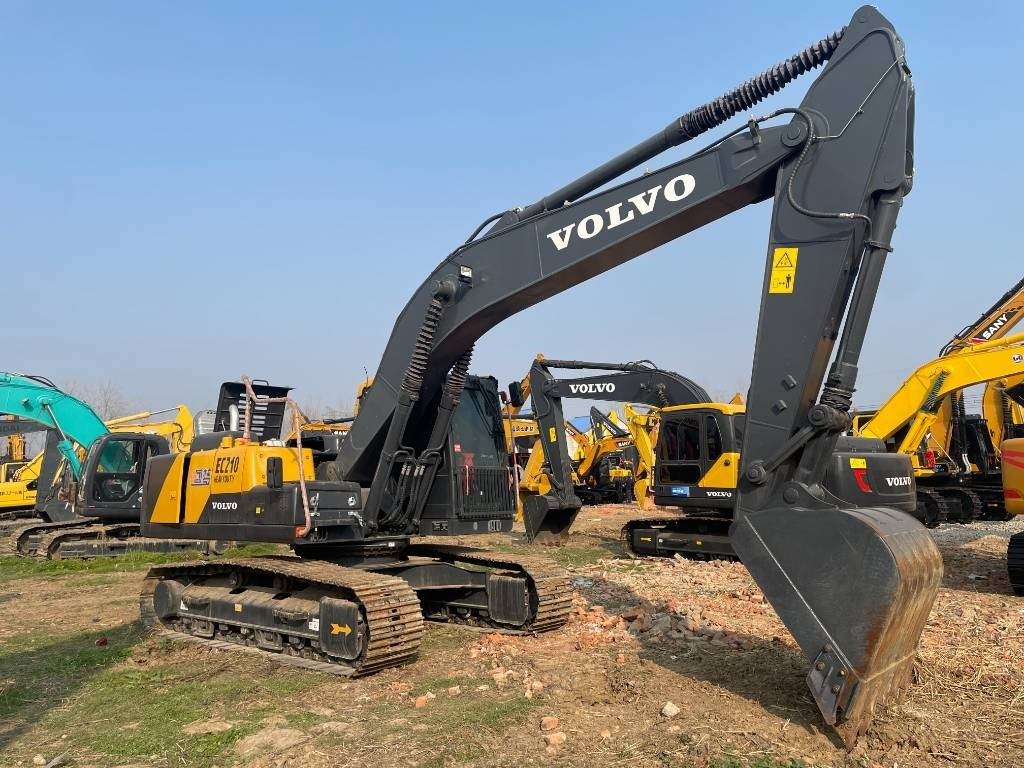 Ekskavator perayap baru Volvo EC 210: gambar 6