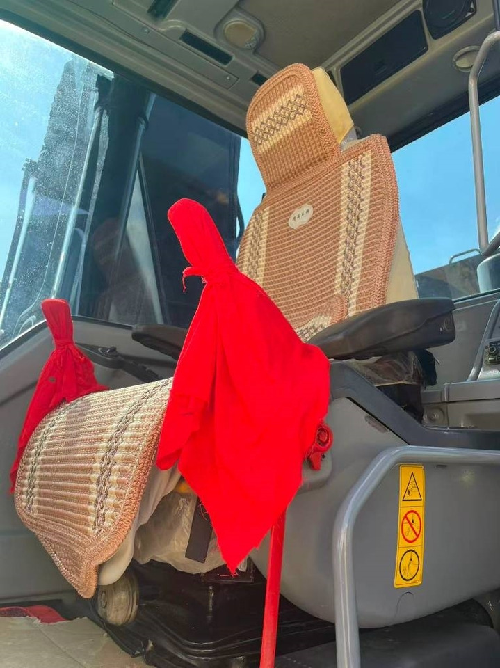 Volvo EC 240 - Ekskavator perayap: gambar 4 Volvo EC 240 - Ekskavator perayap: gambar 4