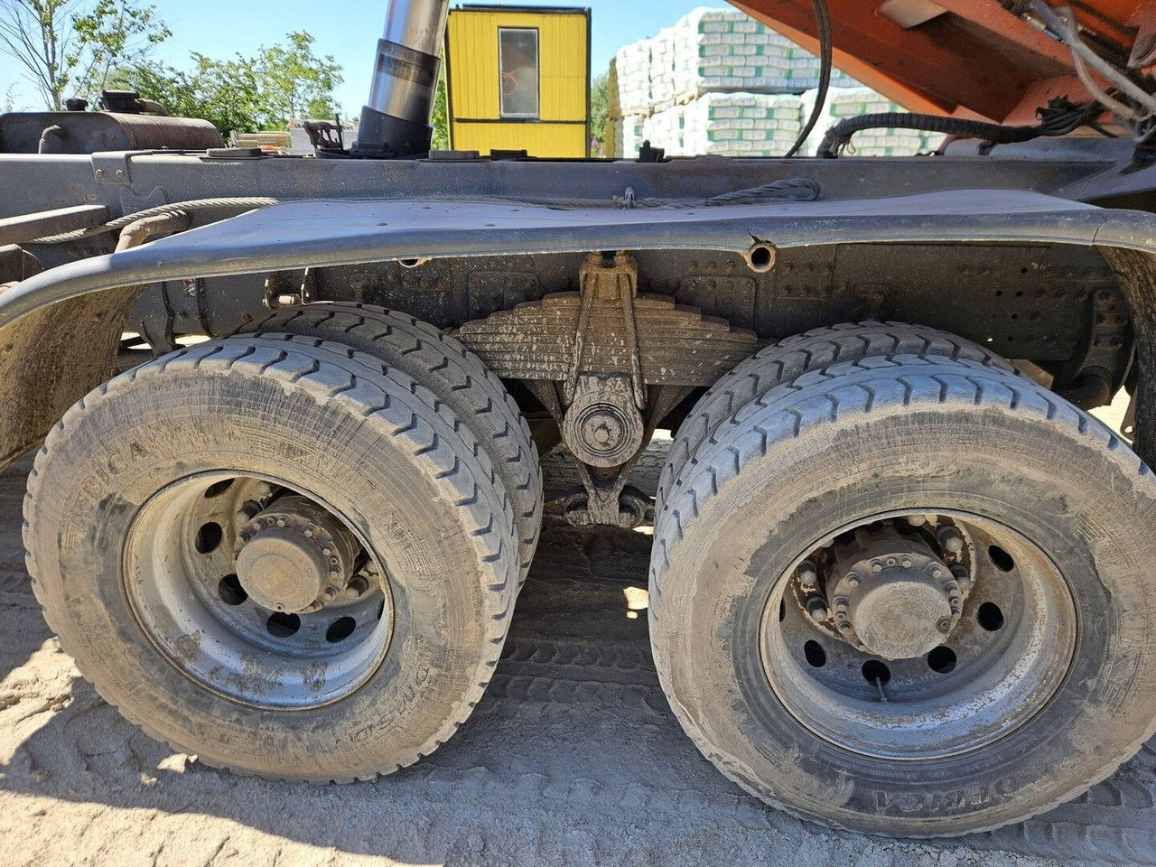 Renault Kerax 450 DXi - 6X6 - Full Spring - Mnual Gearbox - Truk jungkit: gambar 5 Renault Kerax 450 DXi - 6X6 - Full Spring - Mnual Gearbox - Truk jungkit: gambar 5