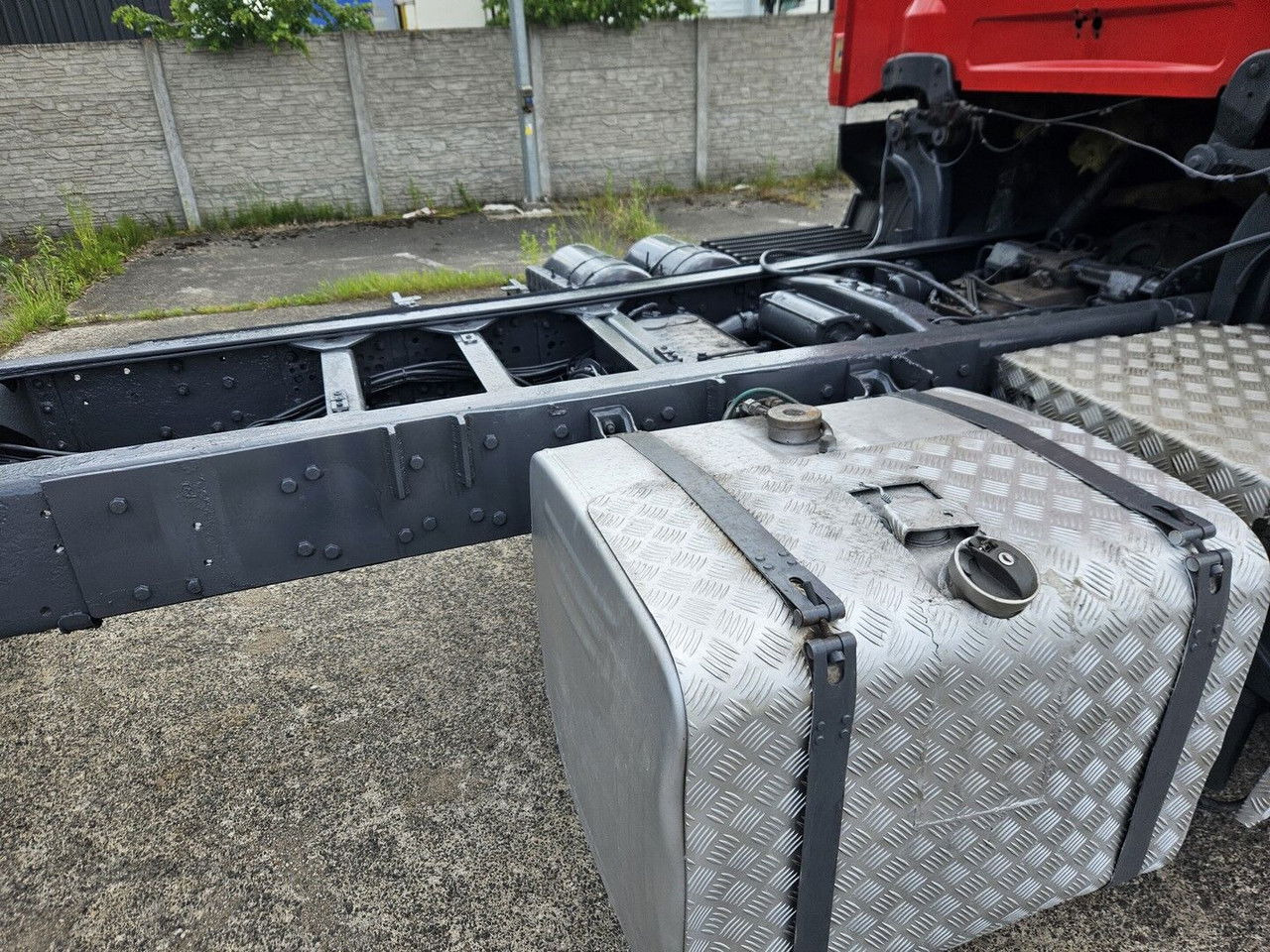 Scania 144 530 6X4 Manual Pump AND Injectros - Full Sprin G - Truk sasis: gambar 3 Scania 144 530 6X4 Manual Pump AND Injectros - Full Sprin G - Truk sasis: gambar 3