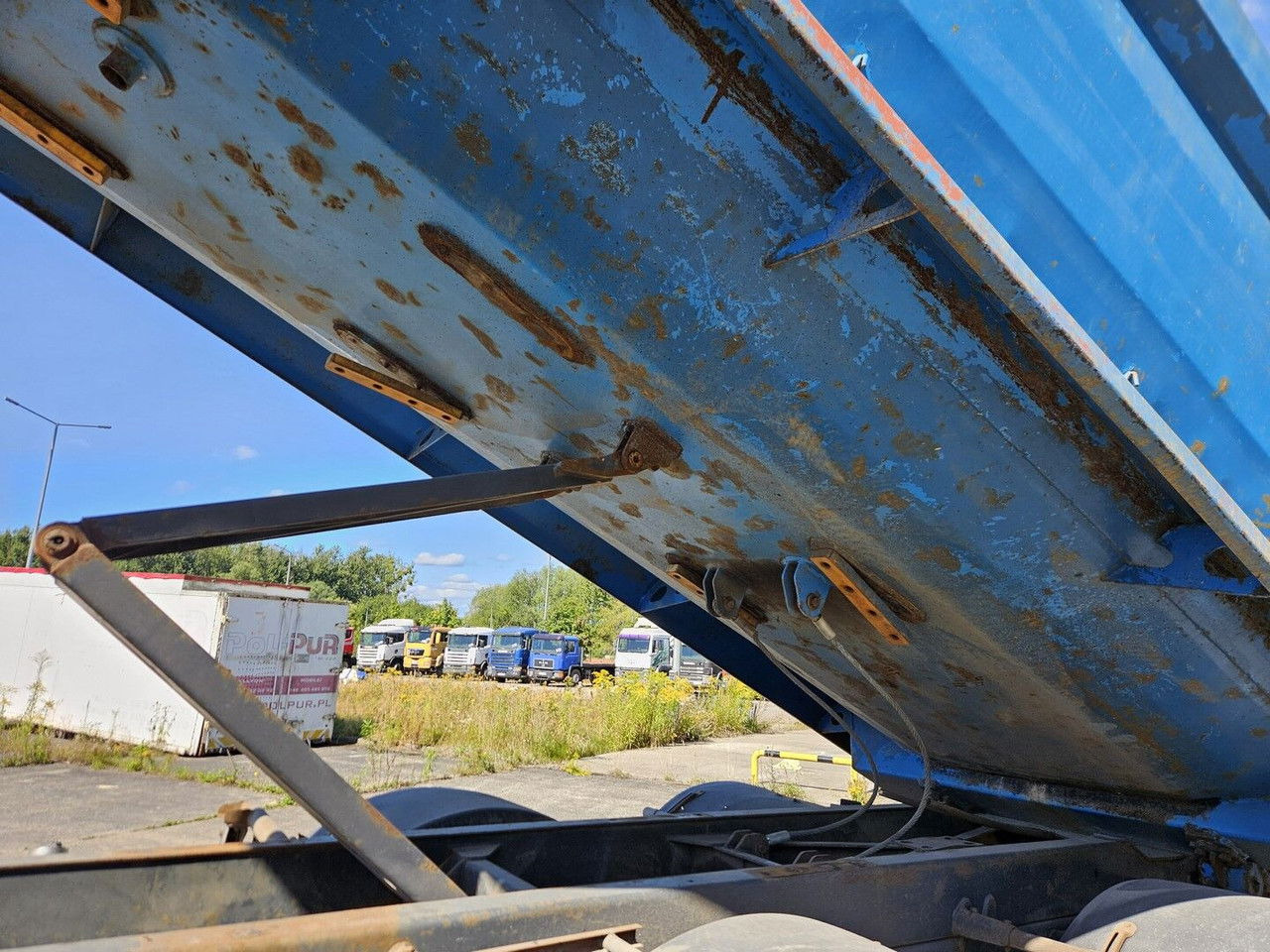 Scania R420 8x4 - Tipper - full spring - 2007 year - Truk jungkit: gambar 5 Scania R420 8x4 - Tipper - full spring - 2007 year - Truk jungkit: gambar 5