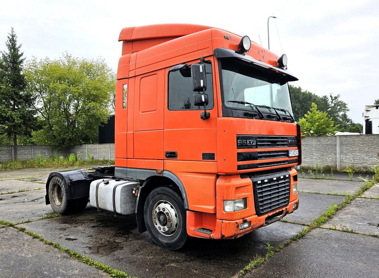 DAF XF 95.430 -2001 - Manual Pump AND Injectors - Euro 2- Manual GEA - Tractor head: gambar 1 DAF XF 95.430 -2001 - Manual Pump AND Injectors - Euro 2- Manual GEA - Tractor head: gambar 1