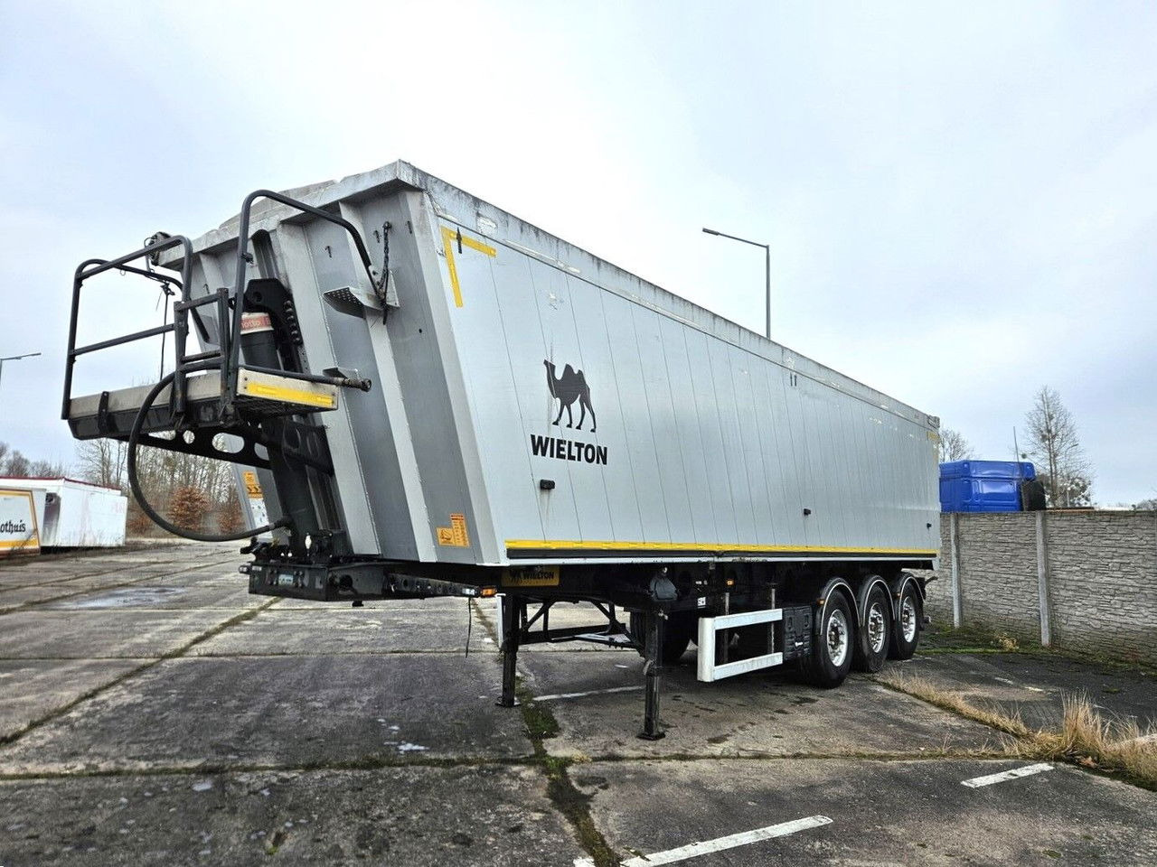 Wielton NW 3 - Semi-trailer jungkit: gambar 1 Wielton NW 3 - Semi-trailer jungkit: gambar 1