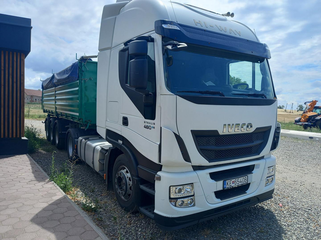 Iveco AS440T/P, 353kW, EURO 6 - Truk flatbed: gambar 2 Iveco AS440T/P, 353kW, EURO 6 - Truk flatbed: gambar 2