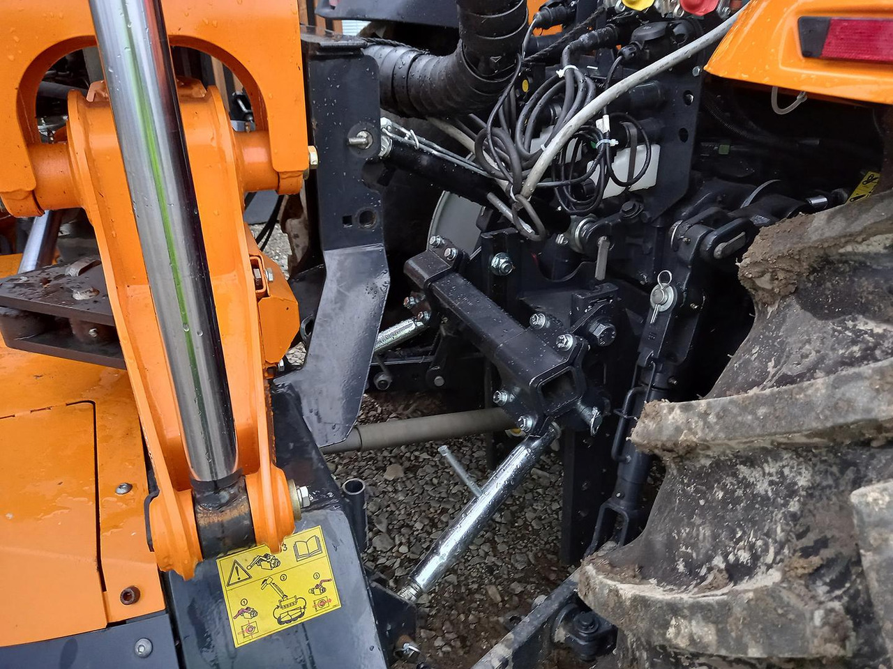 Traktor Lintrac Linder, Perkins, 90: gambar 14
