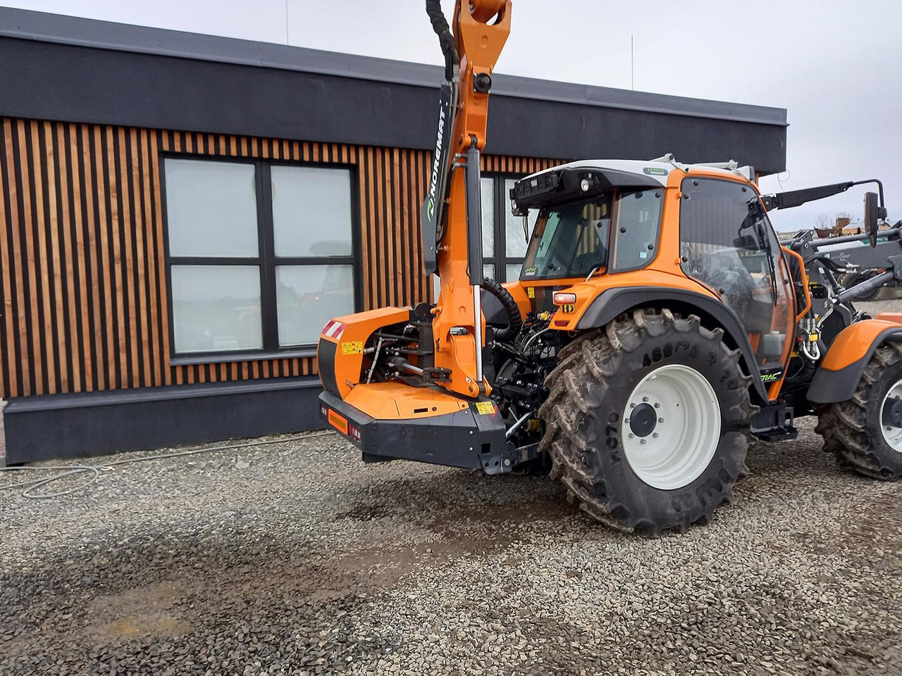 Traktor Lintrac Linder, Perkins, 90: gambar 13