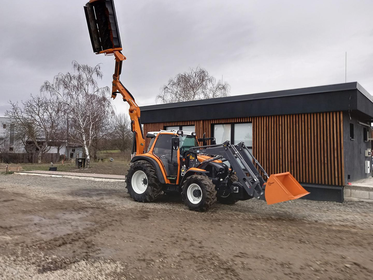 Traktor Lintrac Linder, Perkins, 90: gambar 10