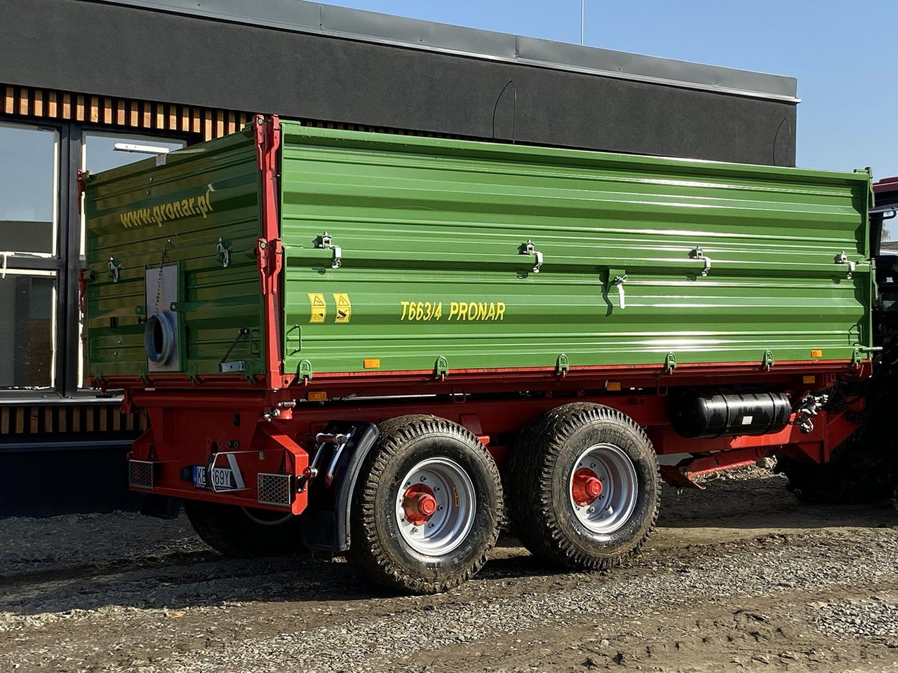 Pronar T, Traktorový náves + šnek, 663/4 - Trailer jungkit pertanian/ Tempat sampah: gambar 2 Pronar T, Traktorový náves + šnek, 663/4 - Trailer jungkit pertanian/ Tempat sampah: gambar 2
