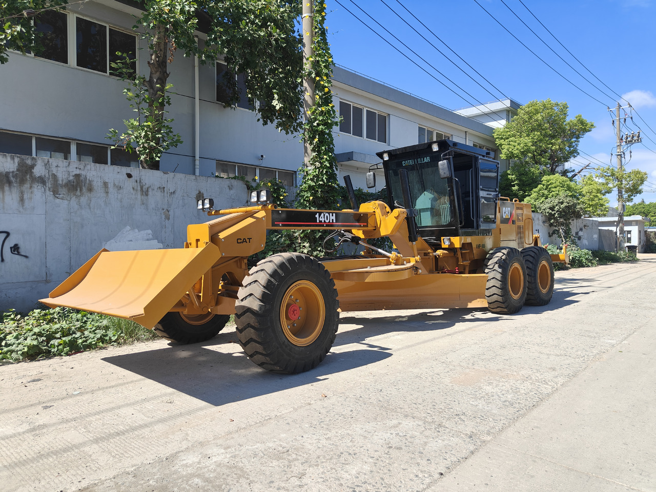 CATERPILLAR 140h with blade used cat motor grader 140k 140h 140g - Grader: gambar 1 CATERPILLAR 140h with blade used cat motor grader 140k 140h 140g - Grader: gambar 1