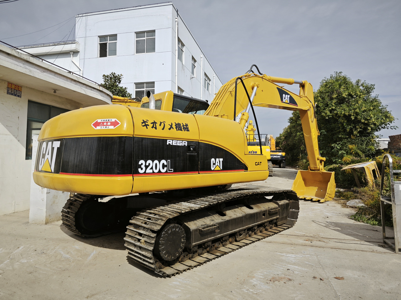 Ekskavator perayap CATERPILLAR 320C: gambar 6