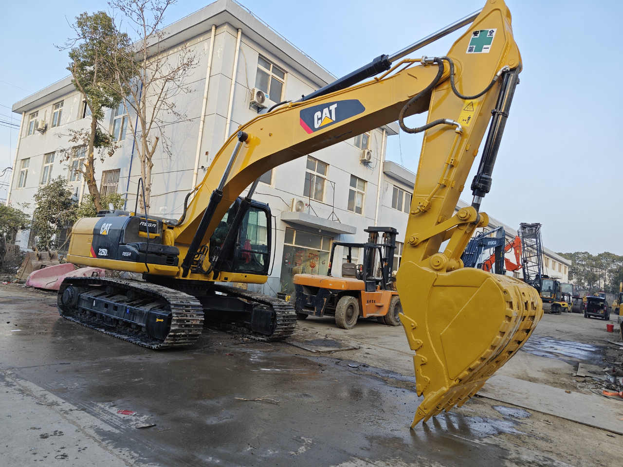 CATERPILLAR 325D used excavator 325C 325 - Ekskavator perayap: gambar 4 CATERPILLAR 325D used excavator 325C 325 - Ekskavator perayap: gambar 4