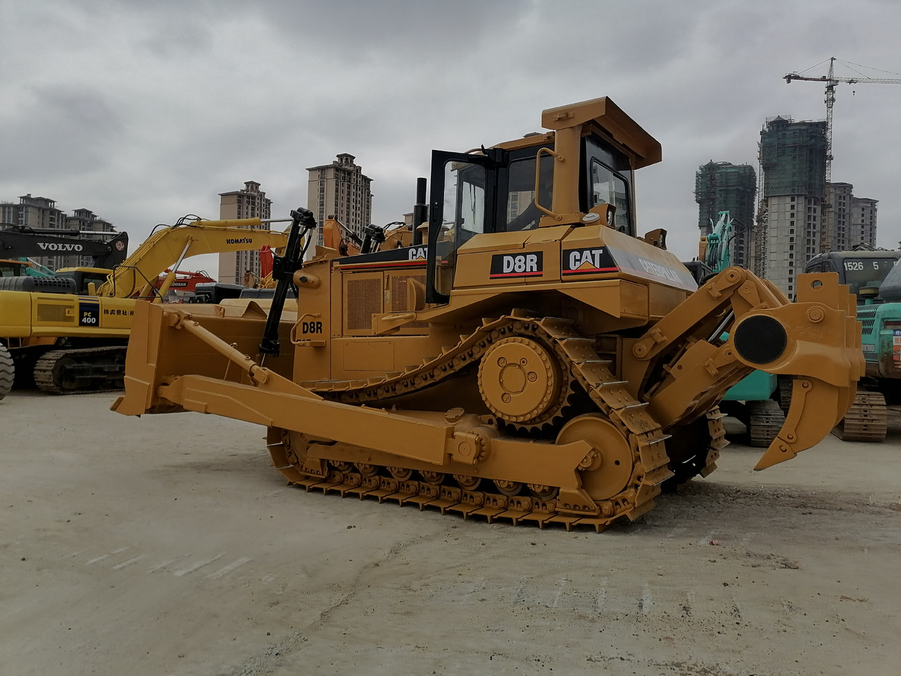 CATERPILLAR D8R - Bulldozer: gambar 1 CATERPILLAR D8R - Bulldozer: gambar 1