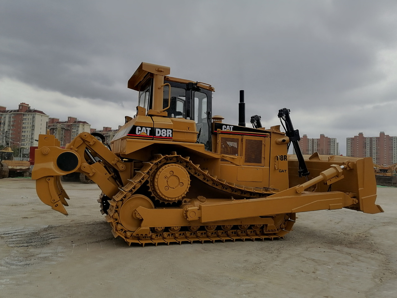 CATERPILLAR D8R - Bulldozer: gambar 3 CATERPILLAR D8R - Bulldozer: gambar 3