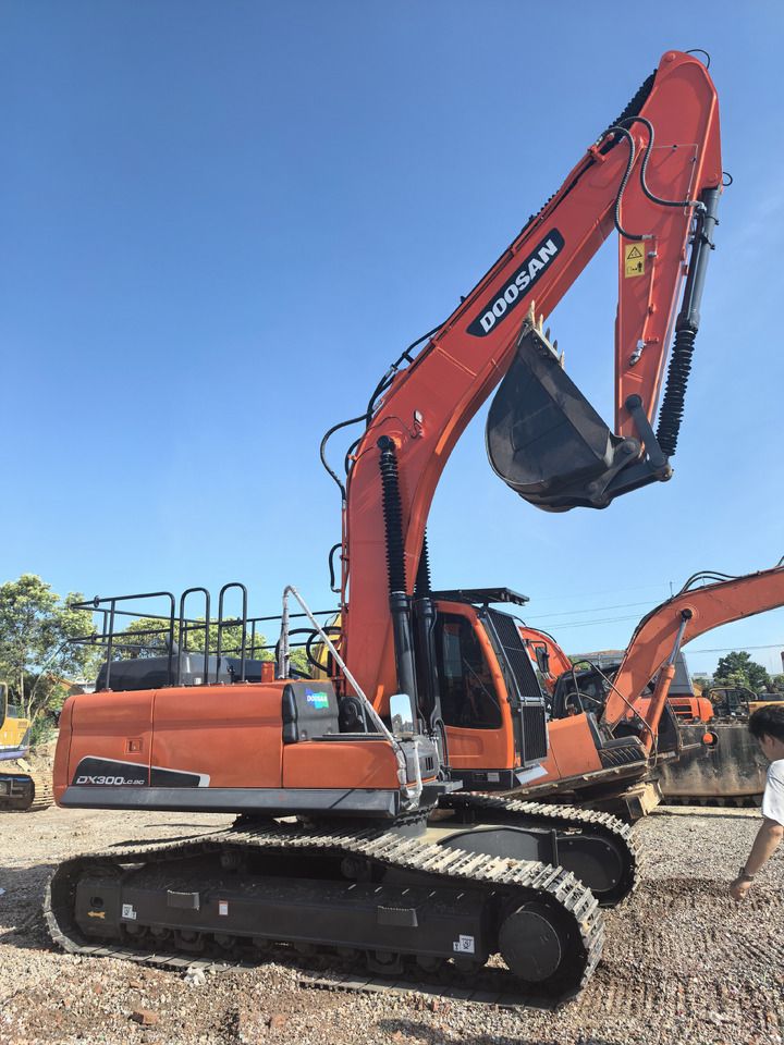 DOOSAN DX300 used excavator - Derek bergerak: gambar 5 DOOSAN DX300 used excavator - Derek bergerak: gambar 5