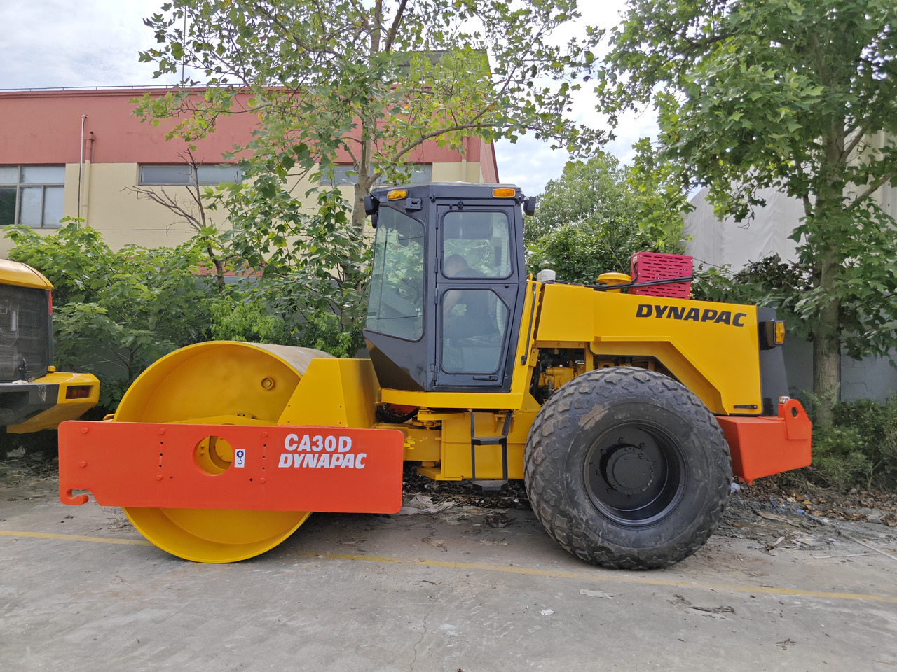DYNAPAC CA30D USED ROAD ROLLER - Pemadat: gambar 2 DYNAPAC CA30D USED ROAD ROLLER - Pemadat: gambar 2