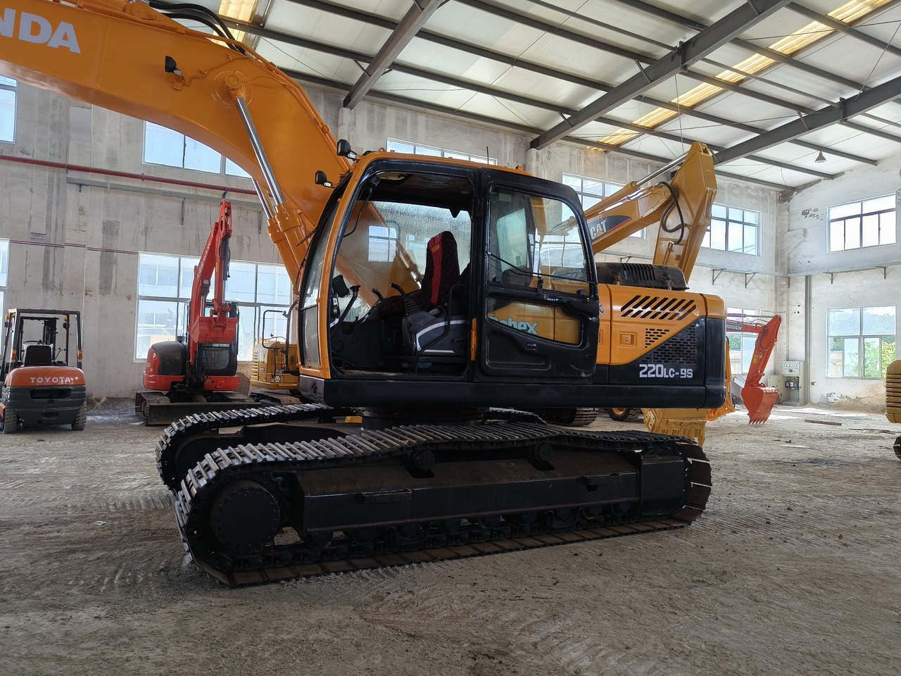 HYUNDAI 220lc-9s used hyundai 220 excavator - Ekskavator perayap: gambar 5 HYUNDAI 220lc-9s used hyundai 220 excavator - Ekskavator perayap: gambar 5