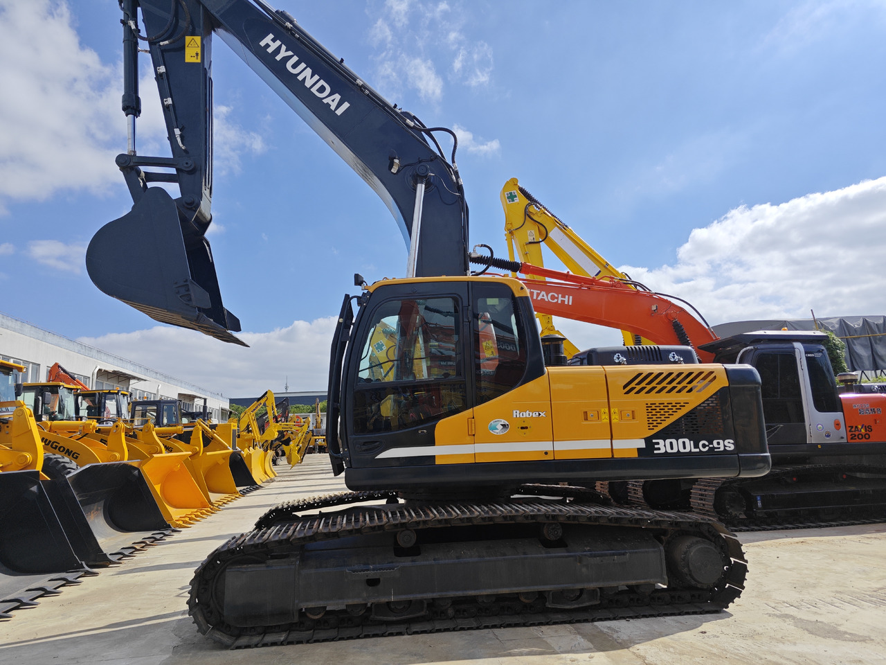 HYUNDAI 300lc-9s used 30ton 300 excavator - Ekskavator perayap: gambar 1 HYUNDAI 300lc-9s used 30ton 300 excavator - Ekskavator perayap: gambar 1