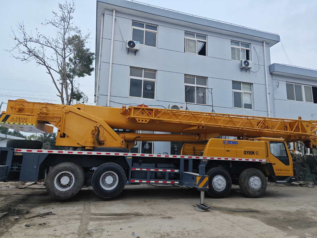 XCMG QY80K 80T TRUCK CRANE - Derek bergerak: gambar 2 XCMG QY80K 80T TRUCK CRANE - Derek bergerak: gambar 2