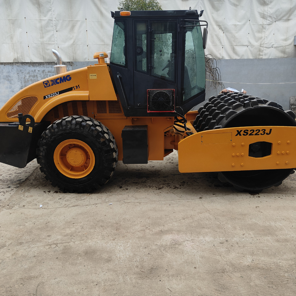 XCMG XS223J road roller - Pemadat: gambar 1 XCMG XS223J road roller - Pemadat: gambar 1