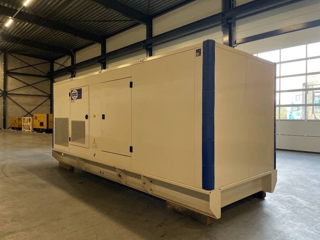 FG Wilson P715-3 - 715 kVA Genset - DPX-16023  - Genset: gambar 3 FG Wilson P715-3 - 715 kVA Genset - DPX-16023  - Genset: gambar 3