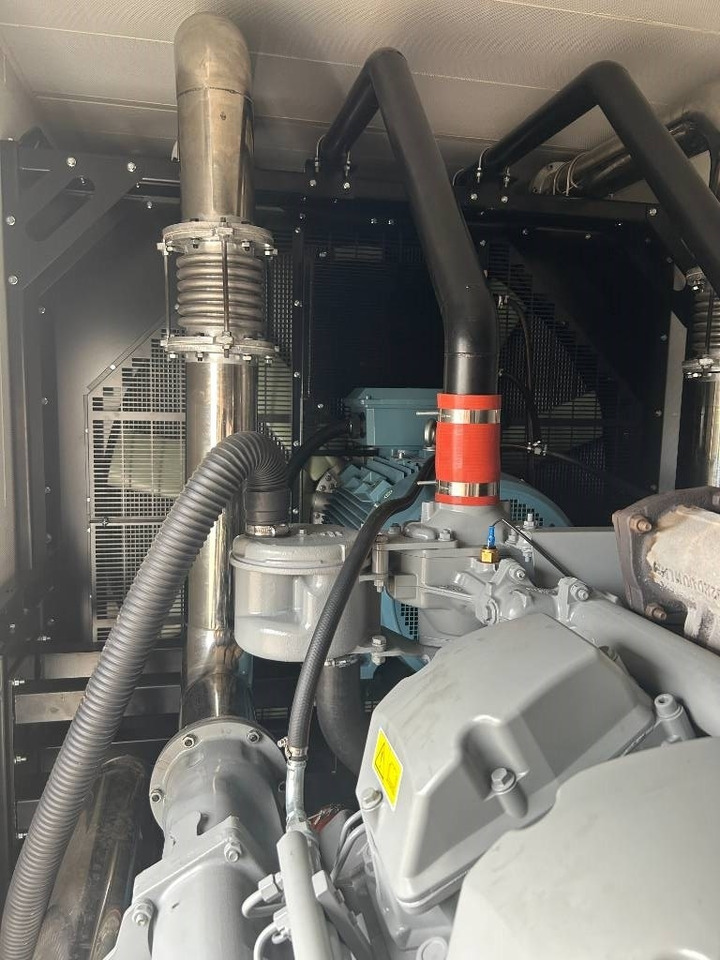 Perkins 4016-TAG2A - 2.200 kVA Generator - DPX-19826 - Genset: gambar 3 Perkins 4016-TAG2A - 2.200 kVA Generator - DPX-19826 - Genset: gambar 3