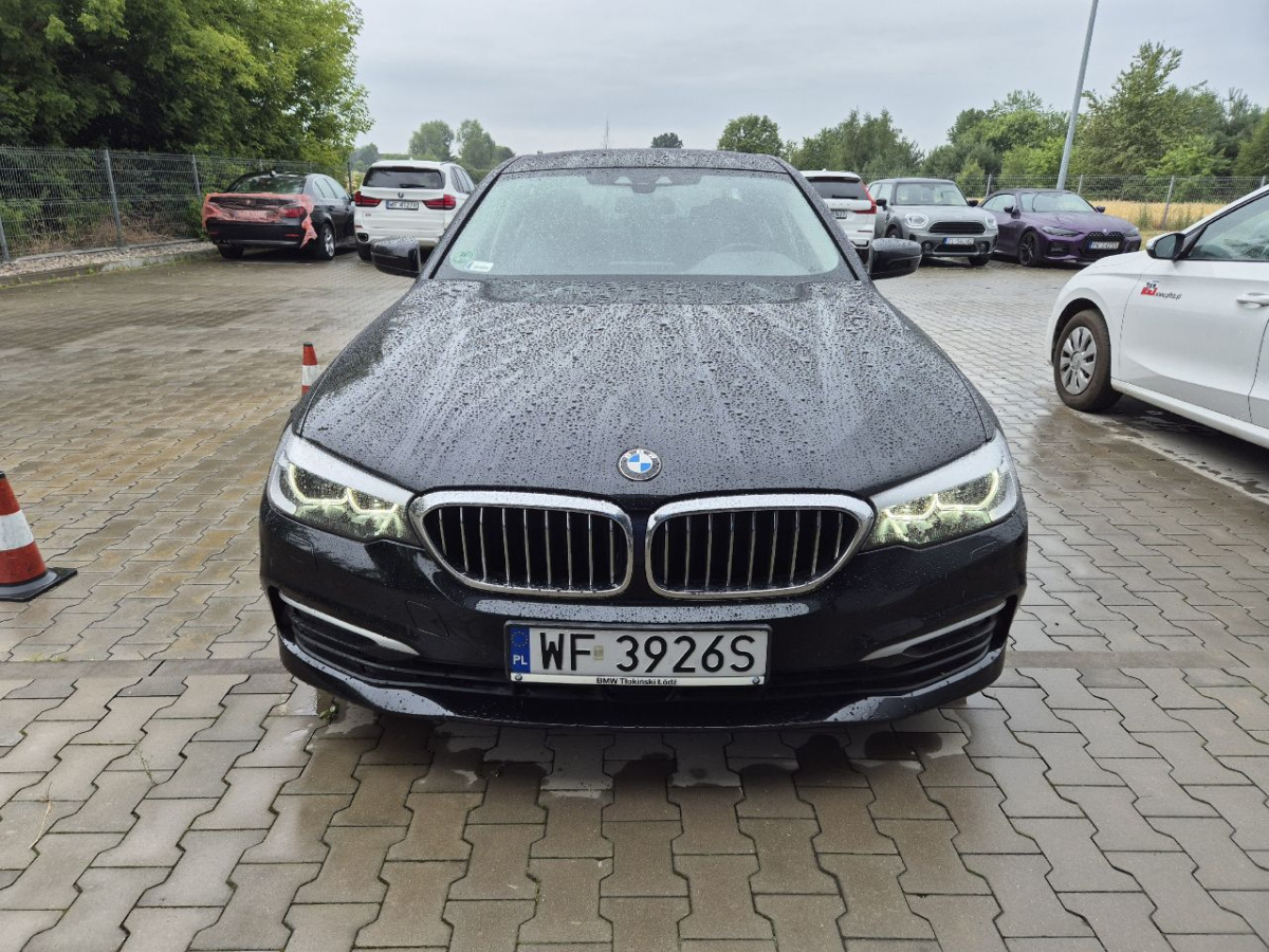 BMW 530i GPF xDrive SEDAN - Mobil sedan: gambar 5 BMW 530i GPF xDrive SEDAN - Mobil sedan: gambar 5