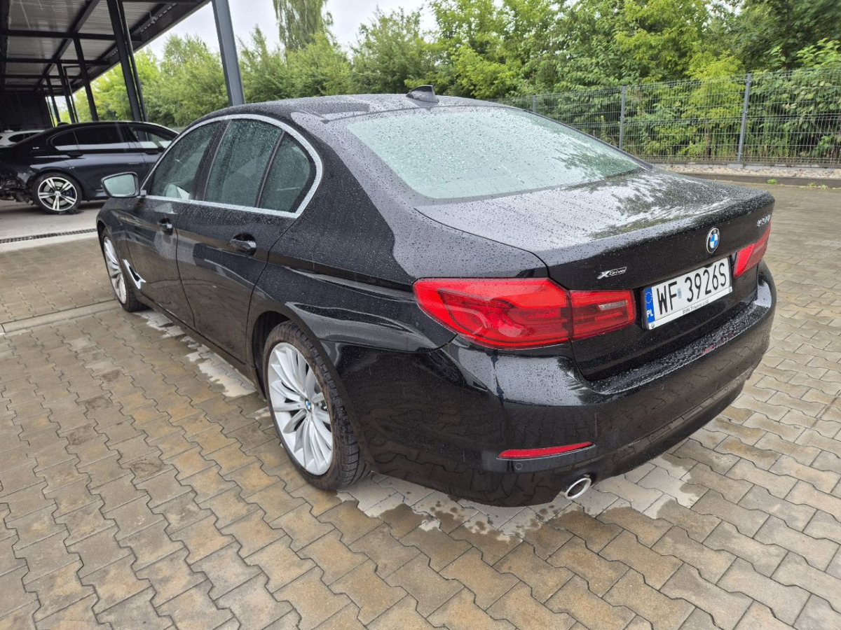 BMW 530i GPF xDrive SEDAN - Mobil sedan: gambar 4 BMW 530i GPF xDrive SEDAN - Mobil sedan: gambar 4