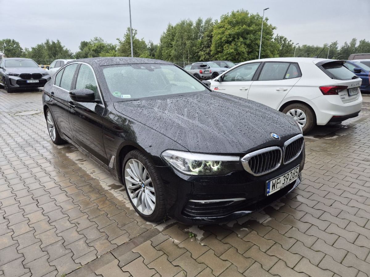 BMW 530i GPF xDrive SEDAN - Mobil sedan: gambar 1 BMW 530i GPF xDrive SEDAN - Mobil sedan: gambar 1