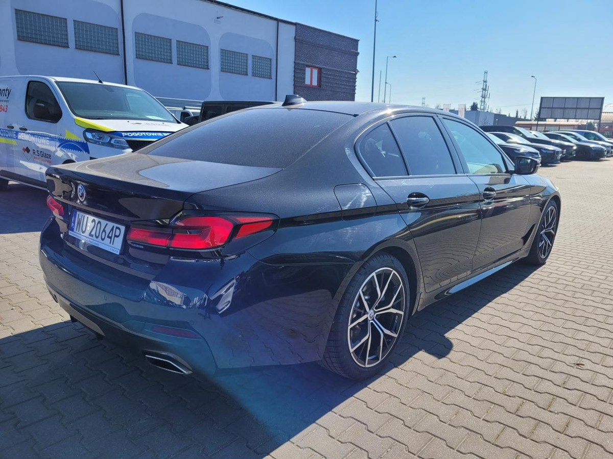 BMW 540D XDRIVE SEDAN - Mobil sedan: gambar 4 BMW 540D XDRIVE SEDAN - Mobil sedan: gambar 4