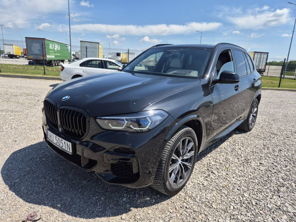 BMW X5 M50I SUV - Mobil SUV: gambar 2 BMW X5 M50I SUV - Mobil SUV: gambar 2