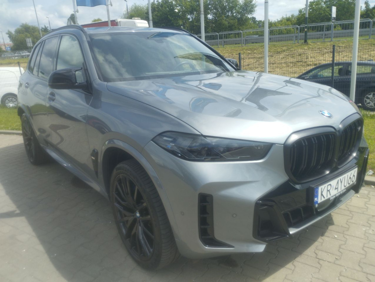 Mobil SUV BMW X5 M60i mHEV SUV: gambar 1