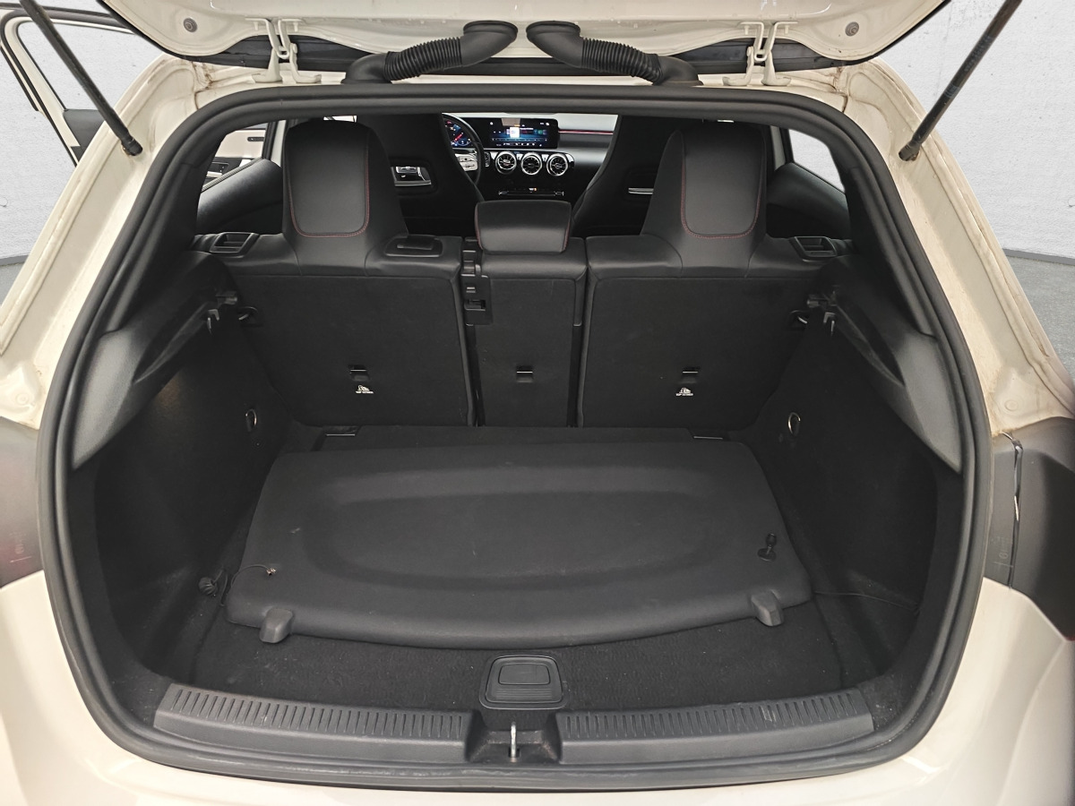 Hatchback MERCEDES BENZ A 200 HATCHBACK: gambar 14
