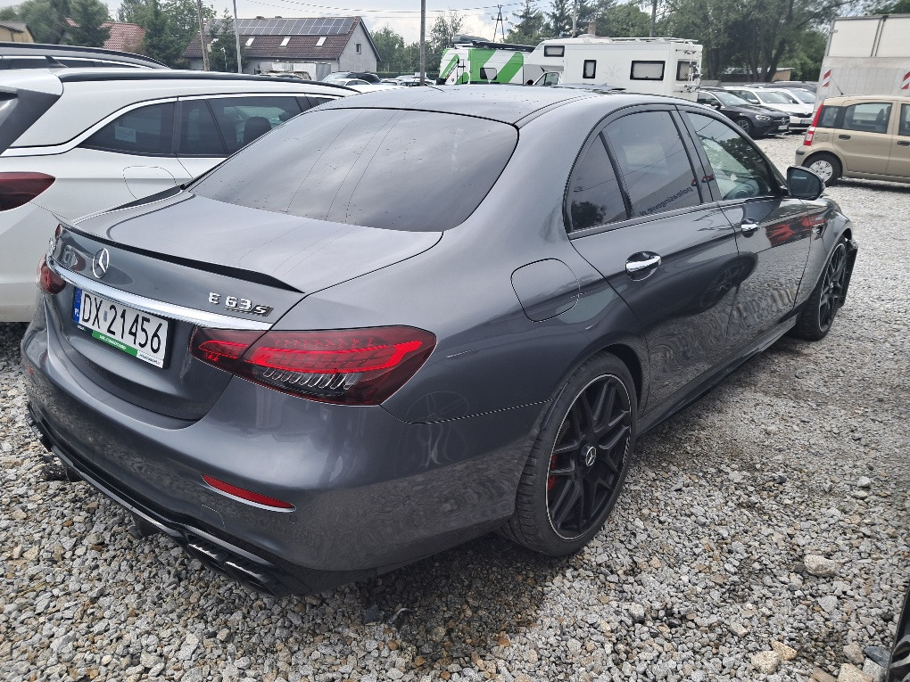 MERCEDES BENZ AMG E63S SEDAN - Mobil sedan: gambar 4 MERCEDES BENZ AMG E63S SEDAN - Mobil sedan: gambar 4
