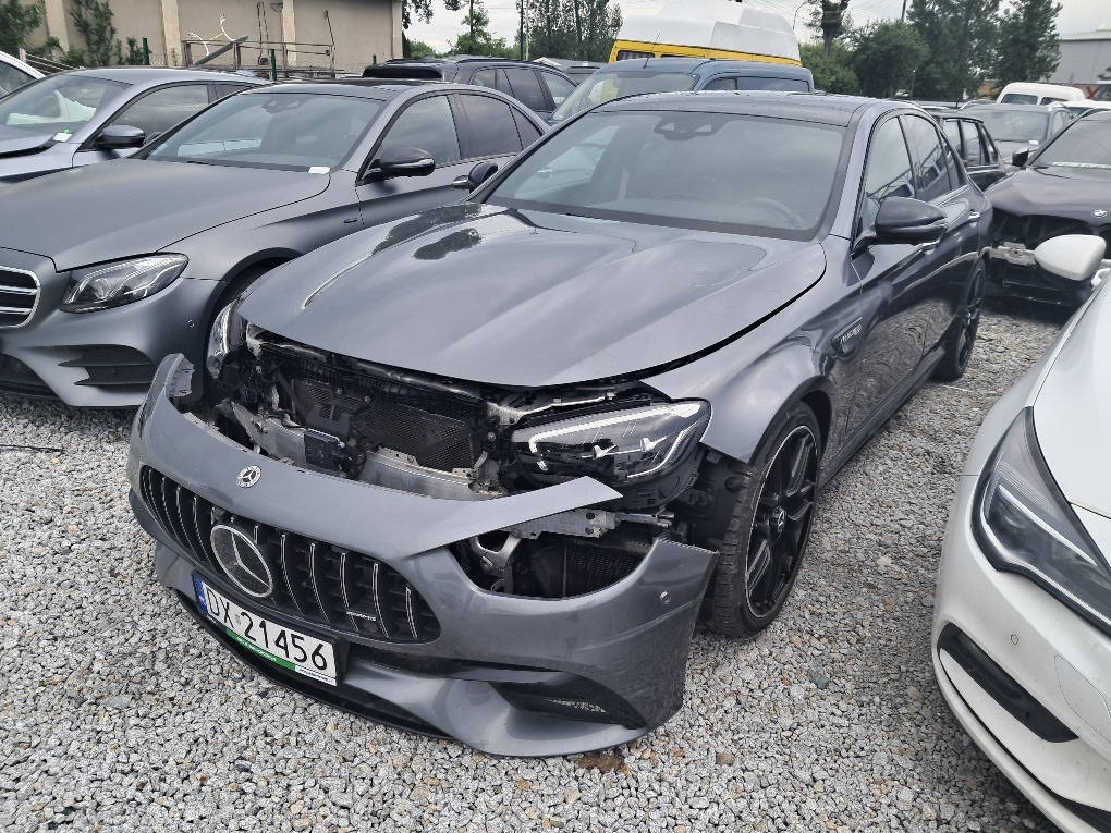MERCEDES BENZ AMG E63S SEDAN - Mobil sedan: gambar 3 MERCEDES BENZ AMG E63S SEDAN - Mobil sedan: gambar 3