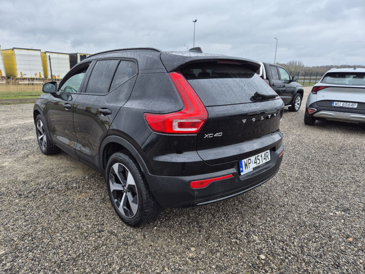 VOLVO XC40 SUV - Mobil SUV: gambar 4 VOLVO XC40 SUV - Mobil SUV: gambar 4