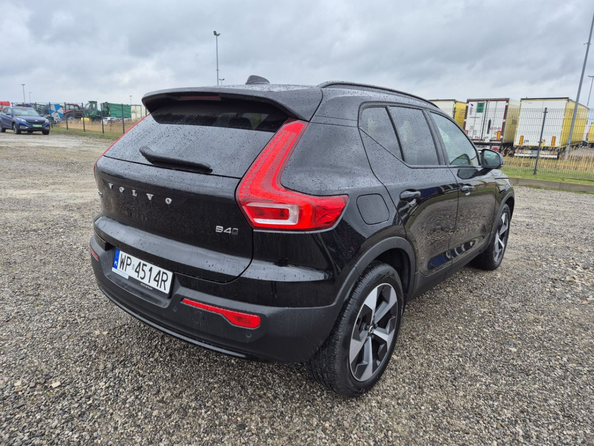 Mobil SUV VOLVO XC40 SUV: gambar 6